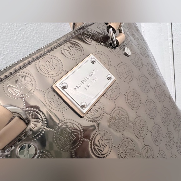 New Michael Kors Dome Satchel - Picture 4 of 16